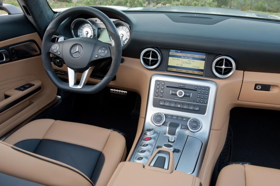  Mercedes-Benz SLS AMG Roadster 2012 года  (фото 9 из 198)